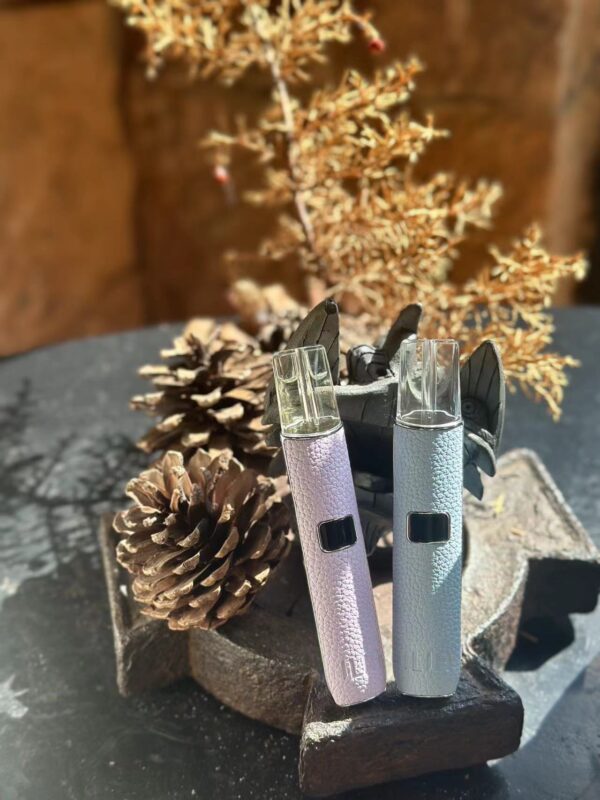 【ILIA哩亞布紋主機】 一代革調系列高檔色系換彈式霧化桿/兩段式調節功率電子煙主機/通用哩啞，lana，sp2等一代煙彈